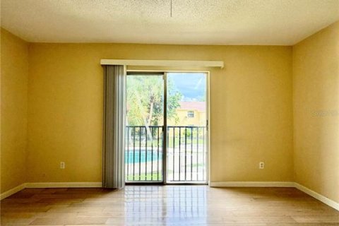 Condo in Tampa, Florida, 2 bedrooms № 2400385 - photo 11