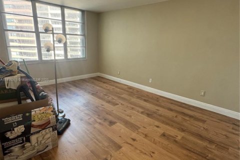 Купить кондоминиум в Майами-Бич, Флорида 2 спальни, 95.69м2, № 1955952 - фото 11