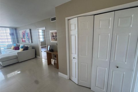 Купить кондоминиум в Майами-Бич, Флорида 2 спальни, 95.69м2, № 1955952 - фото 10