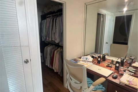 Купить кондоминиум в Майами-Бич, Флорида 2 спальни, 95.69м2, № 1955952 - фото 14