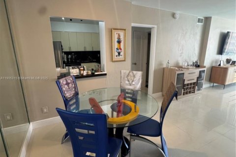 Купить кондоминиум в Майами-Бич, Флорида 2 спальни, 95.69м2, № 1955952 - фото 6