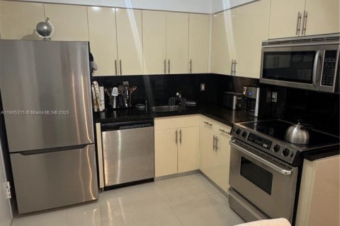 Купить кондоминиум в Майами-Бич, Флорида 2 спальни, 95.69м2, № 1955952 - фото 8