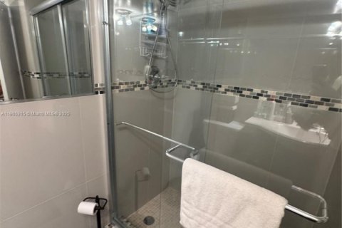 Купить кондоминиум в Майами-Бич, Флорида 2 спальни, 95.69м2, № 1955952 - фото 18