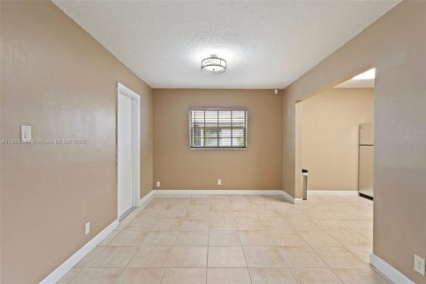 House in Tamarac, Florida 2 bedrooms, 134.06 sq.m. № 1880050 - photo 14