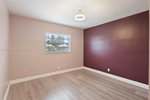 House in Tamarac, Florida 2 bedrooms, 134.06 sq.m. № 1880050 - photo 9