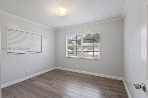 House in Tamarac, Florida 2 bedrooms, 134.06 sq.m. № 1880050 - photo 12