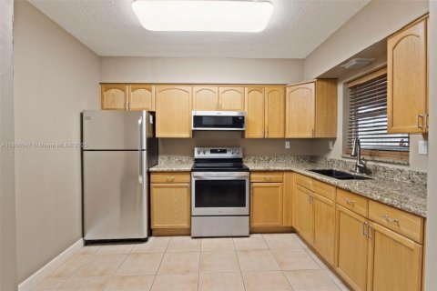 House in Tamarac, Florida 2 bedrooms, 134.06 sq.m. № 1880050 - photo 8