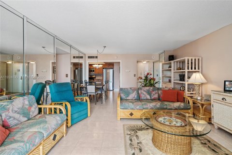 Купить кондоминиум в Халландейл-Бич, Флорида 2 спальни, 130.06м2, № 1982963 - фото 21