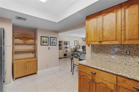 Купить кондоминиум в Халландейл-Бич, Флорида 2 спальни, 130.06м2, № 1982963 - фото 13