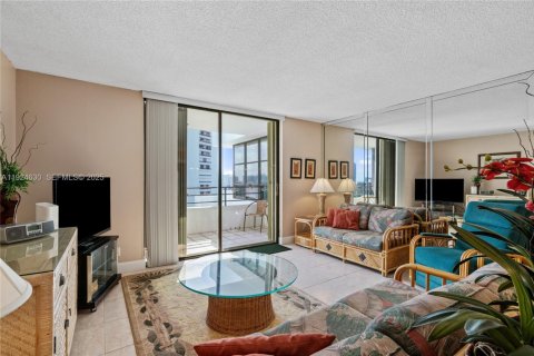 Купить кондоминиум в Халландейл-Бич, Флорида 2 спальни, 130.06м2, № 1982963 - фото 20