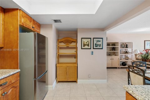 Купить кондоминиум в Халландейл-Бич, Флорида 2 спальни, 130.06м2, № 1982963 - фото 15