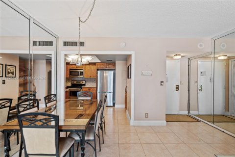 Купить кондоминиум в Халландейл-Бич, Флорида 2 спальни, 130.06м2, № 1982963 - фото 18