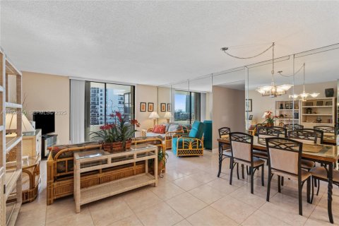 Купить кондоминиум в Халландейл-Бич, Флорида 2 спальни, 130.06м2, № 1982963 - фото 17