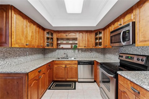 Купить кондоминиум в Халландейл-Бич, Флорида 2 спальни, 130.06м2, № 1982963 - фото 10