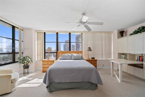 Купить кондоминиум в Халландейл-Бич, Флорида 2 спальни, 130.06м2, № 1982963 - фото 30