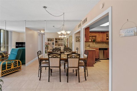 Купить кондоминиум в Халландейл-Бич, Флорида 2 спальни, 130.06м2, № 1982963 - фото 16