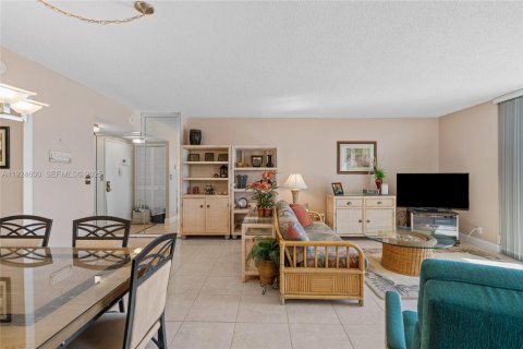 Купить кондоминиум в Халландейл-Бич, Флорида 2 спальни, 130.06м2, № 1982963 - фото 27