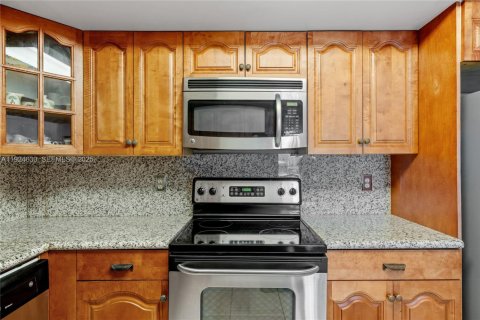 Купить кондоминиум в Халландейл-Бич, Флорида 2 спальни, 130.06м2, № 1982963 - фото 12