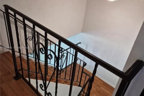 Townhouse in Lauderdale Lakes, Florida 3 bedrooms, 152.82 sq.m. № 2023532 - photo 13