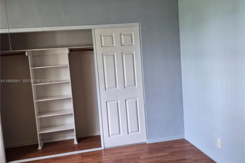 Townhouse in Lauderdale Lakes, Florida 3 bedrooms, 152.82 sq.m. № 2023532 - photo 21