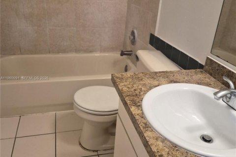 Townhouse in Lauderdale Lakes, Florida 3 bedrooms, 152.82 sq.m. № 2023532 - photo 18