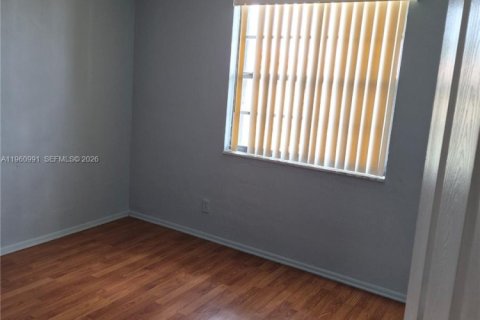 Townhouse in Lauderdale Lakes, Florida 3 bedrooms, 152.82 sq.m. № 2023532 - photo 22
