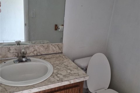 Touwnhouse à vendre à Lauderdale Lakes, Floride: 3 chambres, 152.82 m2 № 2023532 - photo 9