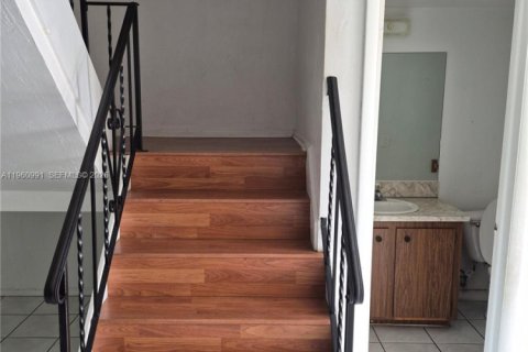 Touwnhouse à vendre à Lauderdale Lakes, Floride: 3 chambres, 152.82 m2 № 2023532 - photo 8