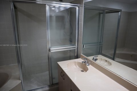 Купить кондоминиум в Пемброк-Пайнс, Флорида 3 спальни, 115.11м2, № 1892016 - фото 30