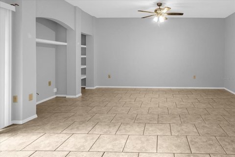Condo in Lake Mary, Florida, 3 bedrooms № 2237866 - photo 5