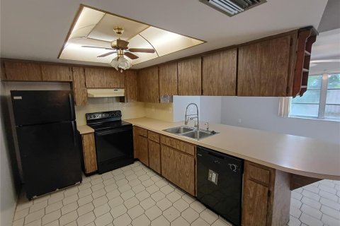 House in Port Richey, Florida 2 bedrooms, 119.47 sq.m. № 1856493 - photo 15