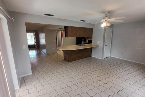 House in Port Richey, Florida 2 bedrooms, 119.47 sq.m. № 1856493 - photo 11