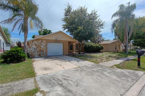 House in Port Richey, Florida 2 bedrooms, 119.47 sq.m. № 1856493 - photo 5