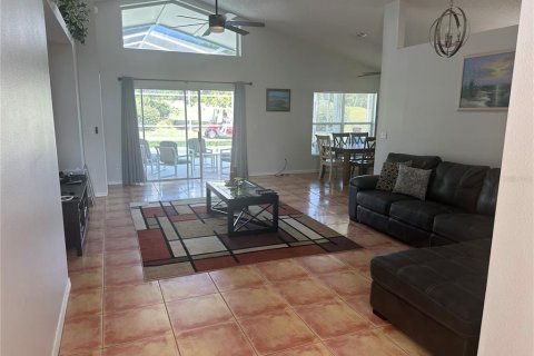 House in Haines City, Florida 3 bedrooms, 129.69 sq.m. № 2199618 - photo 5