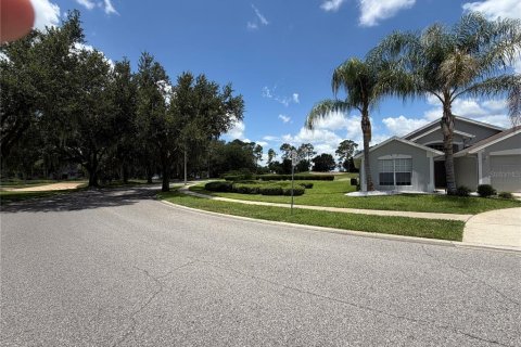 House in Haines City, Florida 3 bedrooms, 129.69 sq.m. № 2199618 - photo 2