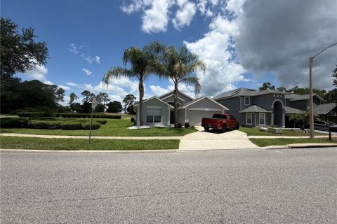 House in Haines City, Florida 3 bedrooms, 129.69 sq.m. № 2199618 - photo 3