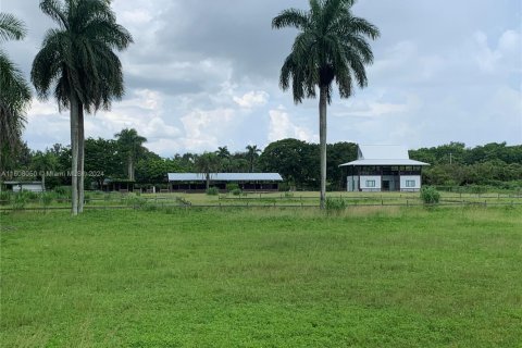 Propiedad comercial en venta en Miami, Florida № 1710837 - foto 30