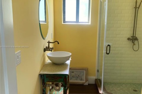 Propiedad comercial en venta en Miami, Florida № 1710837 - foto 24