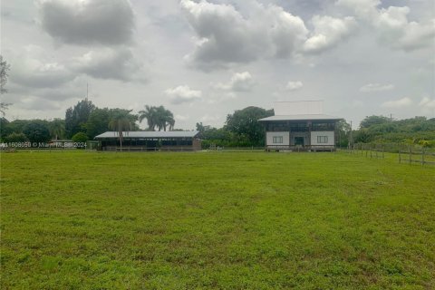 Propiedad comercial en venta en Miami, Florida № 1710837 - foto 10
