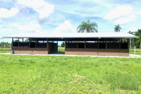 Propiedad comercial en venta en Miami, Florida № 1710837 - foto 9