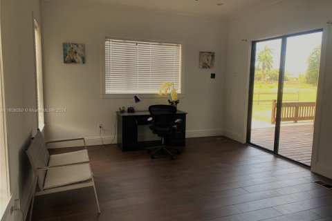 Propiedad comercial en venta en Miami, Florida № 1710837 - foto 25