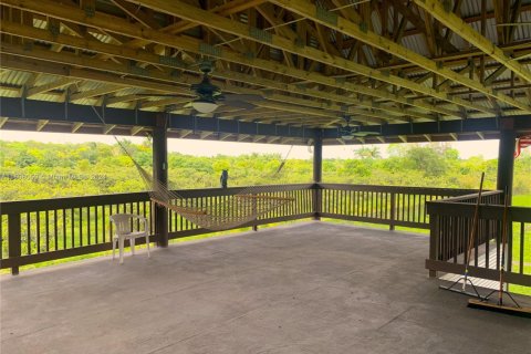 Propiedad comercial en venta en Miami, Florida № 1710837 - foto 5