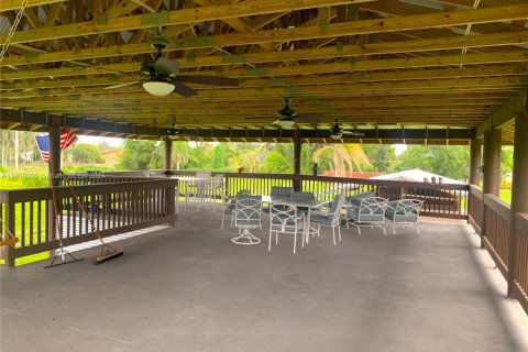 Propiedad comercial en venta en Miami, Florida № 1710837 - foto 8