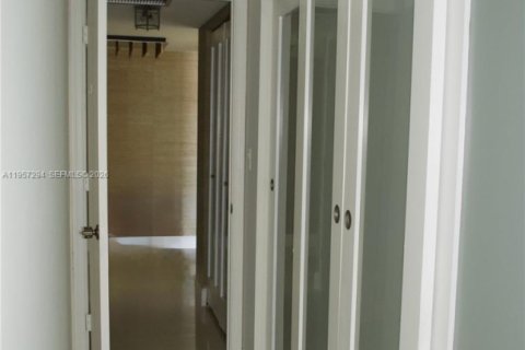 Снять в аренду кондоминиум в Помпано-Бич, Флорида 2 спальни, 148.64м2, № 2153537 - фото 17