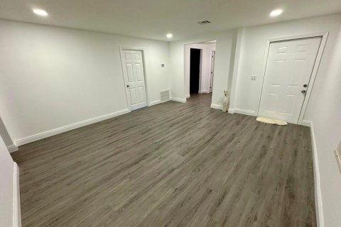 Casa en alquiler en South Bay, Florida, 3 dormitorios, 104.79 m2 № 1059084 - foto 1