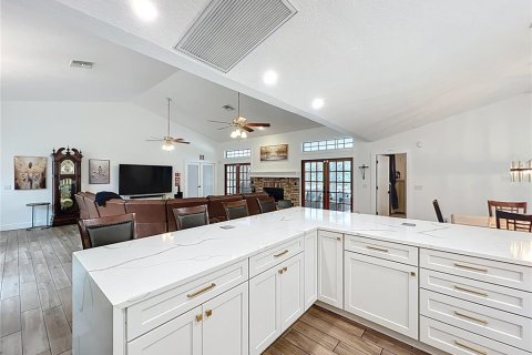 House in Winter Springs, Florida 4 bedrooms, 253.81 sq.m. № 1899639 - photo 8