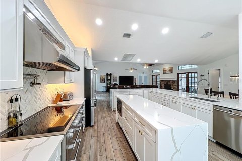 House in Winter Springs, Florida 4 bedrooms, 253.81 sq.m. № 1899639 - photo 11