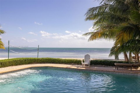 Casa en venta en Islamorada, Village of Islands, Florida, 4 dormitorios, 142.33 m2 № 1973038 - foto 12