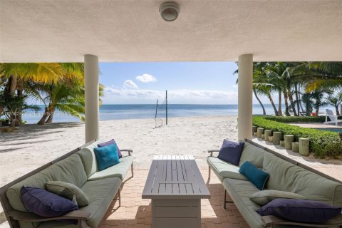 Casa en venta en Islamorada, Village of Islands, Florida, 4 dormitorios, 142.33 m2 № 1973038 - foto 11