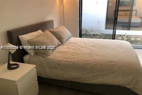 Casa en alquiler en Miami, Florida, 3 dormitorios, 174.19 m2 № 1991843 - foto 7